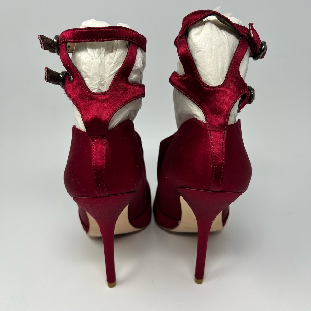 Leon Max Satin Pika Pumps NEW!
Size 7 - Picture 4 of 6